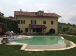 piscina interrata a forma irregolare